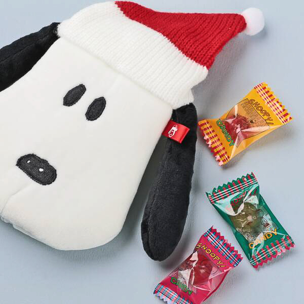 「スヌーピー クリスマス ニットハットポーチ」（1177円）