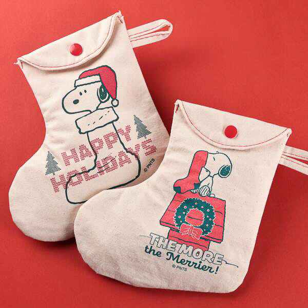 「スヌーピー オーガニックコットン ホリデーソックス」（1098円）