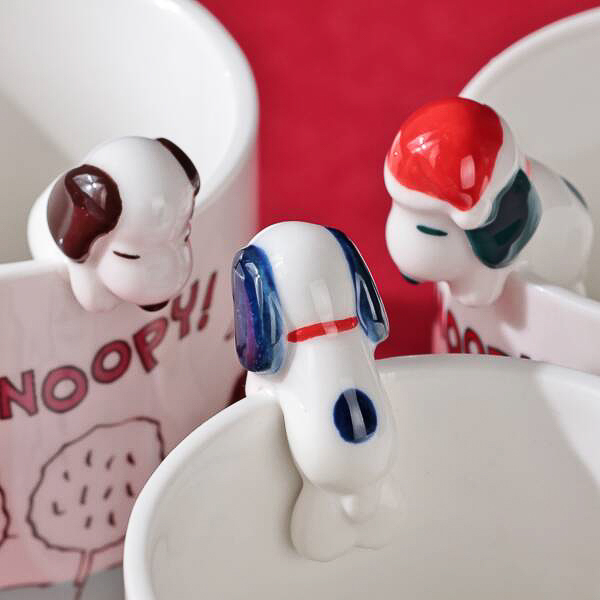 カップのふちの“スヌーピー”さんたち