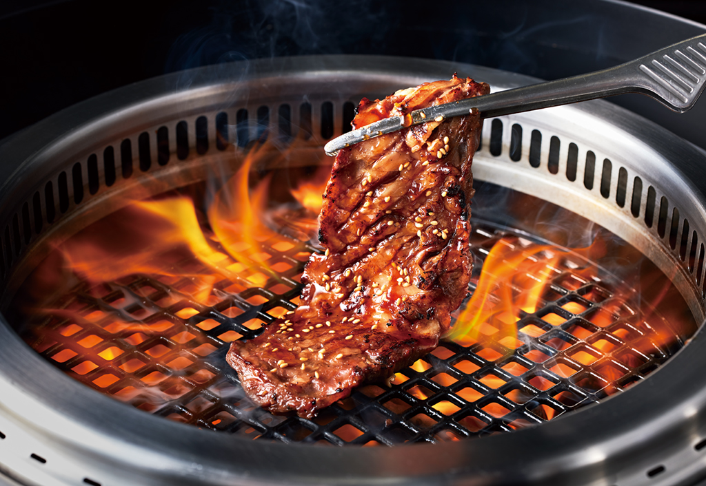 テーブルオーダーバイキング形式の焼肉食べ放題専門店「焼肉きんぐ」