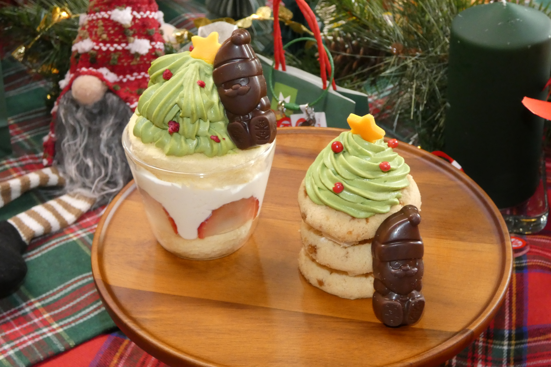 市販のスイーツと組み合わせることで、手軽にクリスマスの雰囲気にアレンジできる