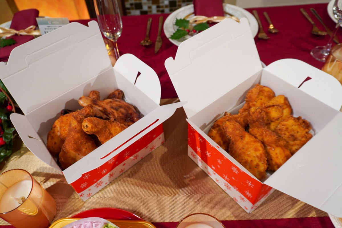 スペシャルななチキ（骨付き）と炭火焼きローストチキンレッグ