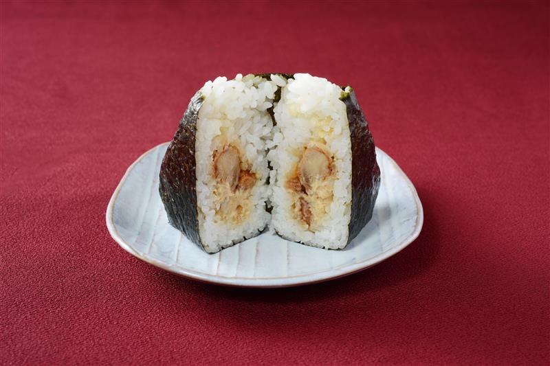 「大きなおにぎり 辛旨唐揚マヨネーズ」（279円）