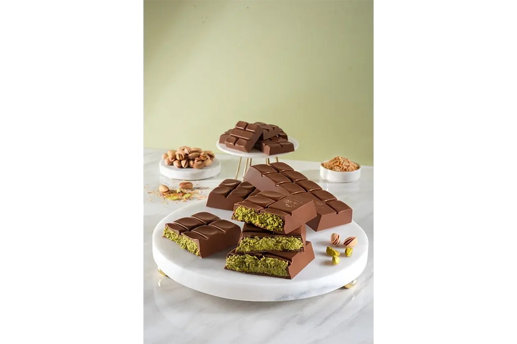 ゴディバ「ミルクチョコレートタブレット ピスタチオ＆クリスピーカダイフ」（4320円）