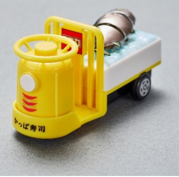 車輪が動くと“まぐろ”がぴちぴちと上下に躍動する「かっぱ寿司 キャンペーン『ターレー（ぴちぴち動くまぐろ）』」