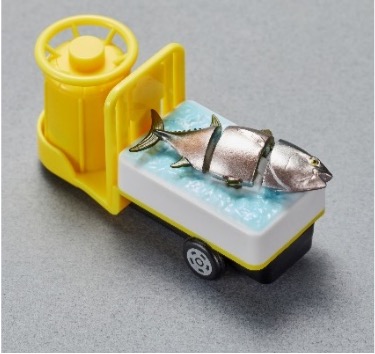 車輪が動くと“まぐろ”がぴちぴちと上下に躍動する「かっぱ寿司 キャンペーン『ターレー（ぴちぴち動くまぐろ）』」