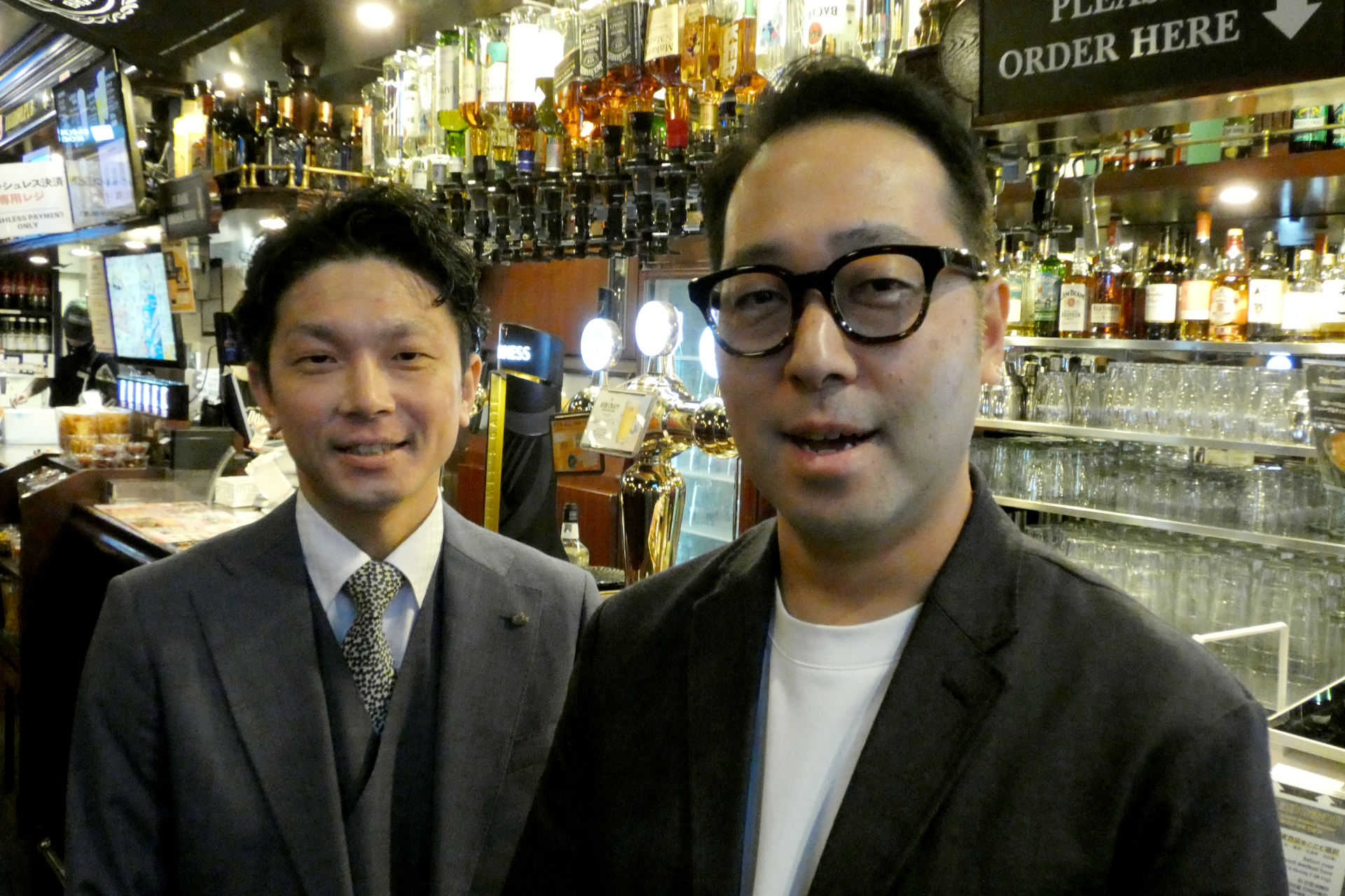 ハブ 販売企画開発部の舟橋英誉氏（右）とキリンビール 販売推進統括本部の籔下淳史氏（左）