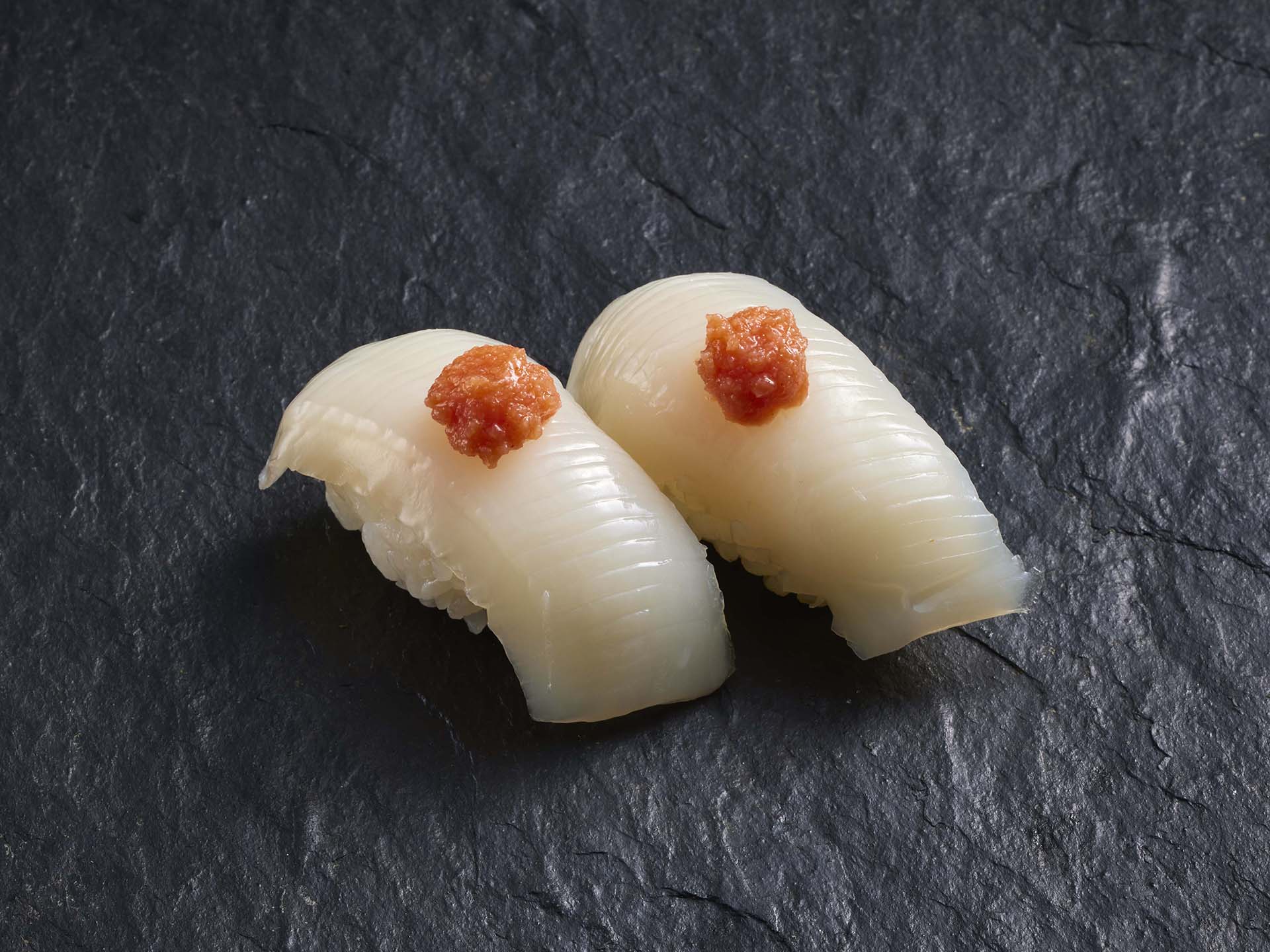 「【食卓のやまや】博多明太子いか握り」（264円）