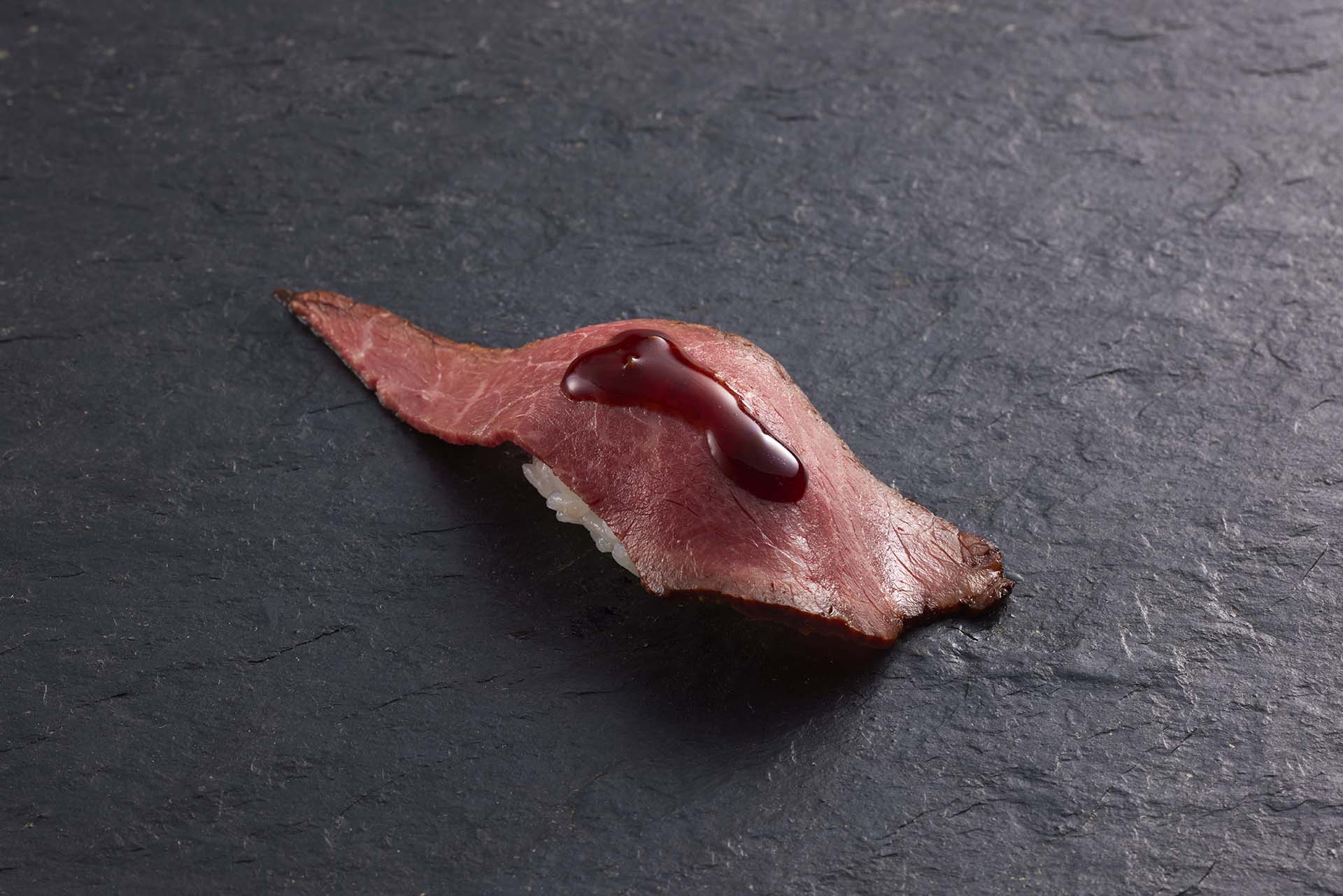 「黒毛牛握り」（429円）