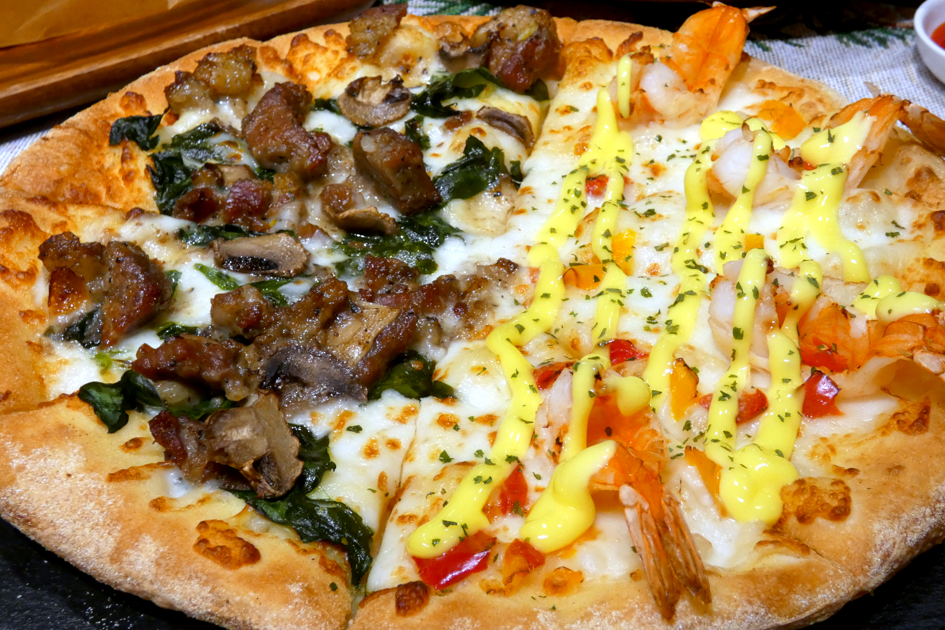 炭火焼ビーフと海老の贅沢ハーフ＆ハーフ