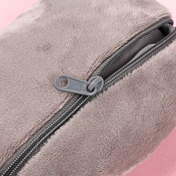 「クリスマスポシェット2025（ハリネズミ）」（825円）