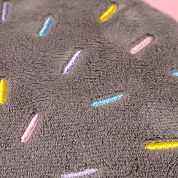 「クリスマスポシェット2025（ハリネズミ）」（825円）