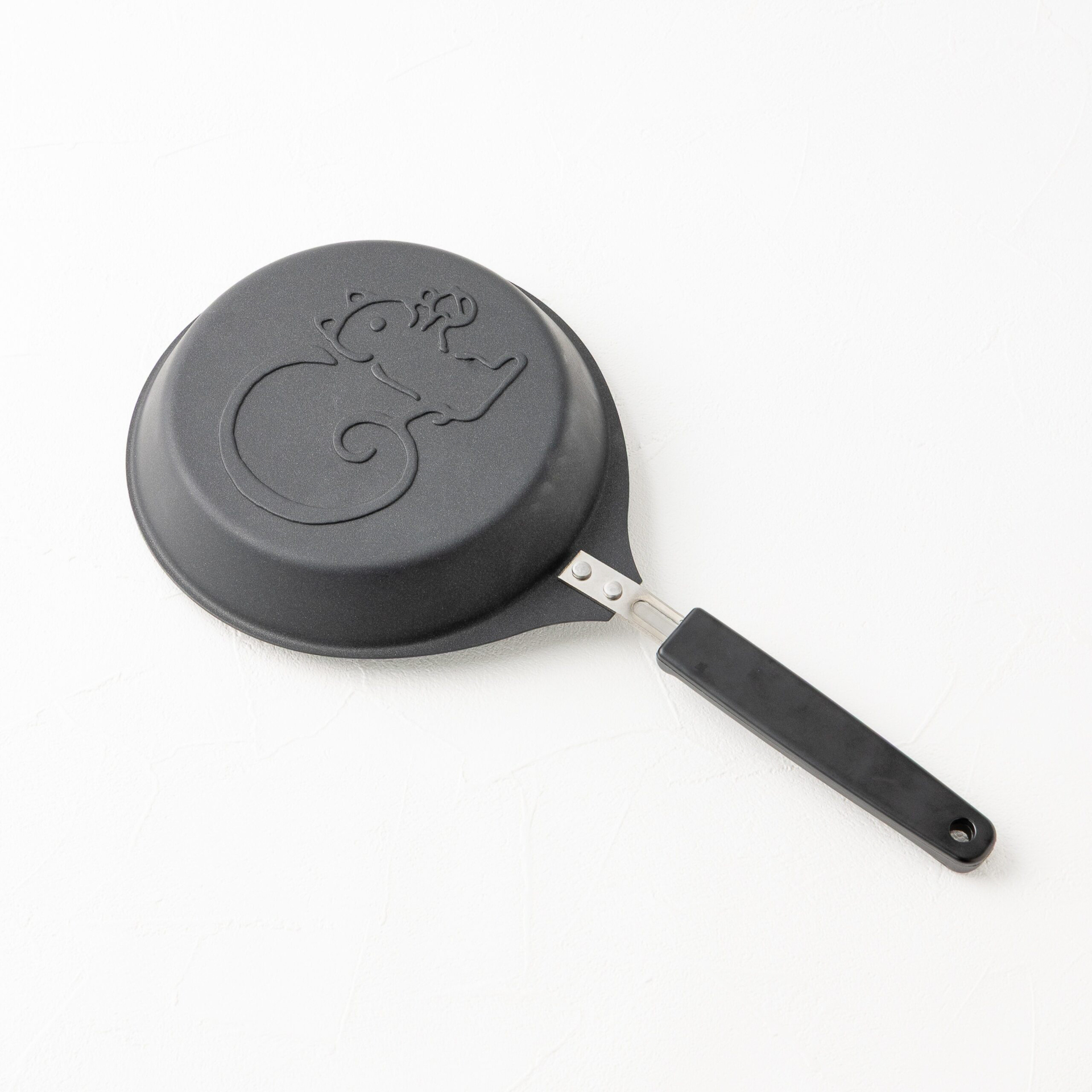 「リスくんミニパン」約165×330mm（直径×長さ）