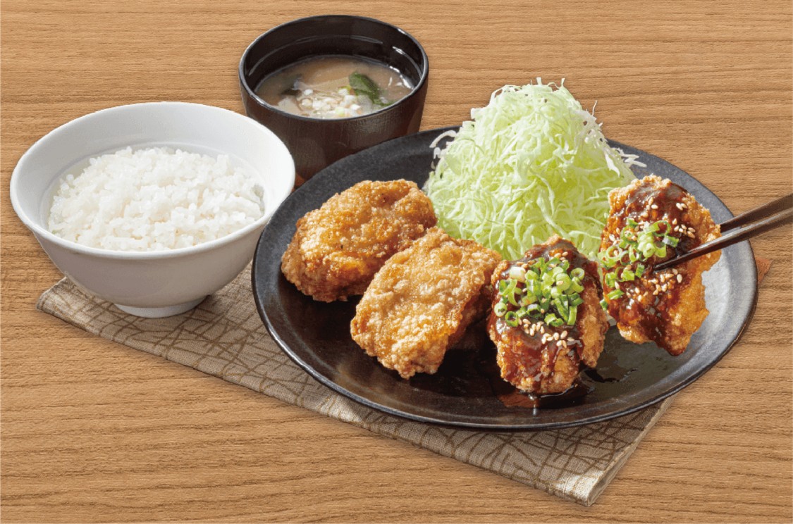 「濃厚味噌のコク旨広がる合盛り定食4個」（810円）