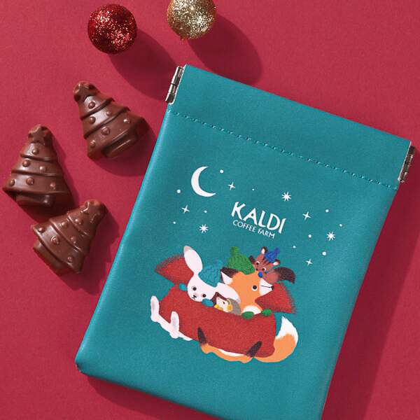 カルディ、バネ式で“ぱっちん”と閉まる「クリスマスポーチ」発売