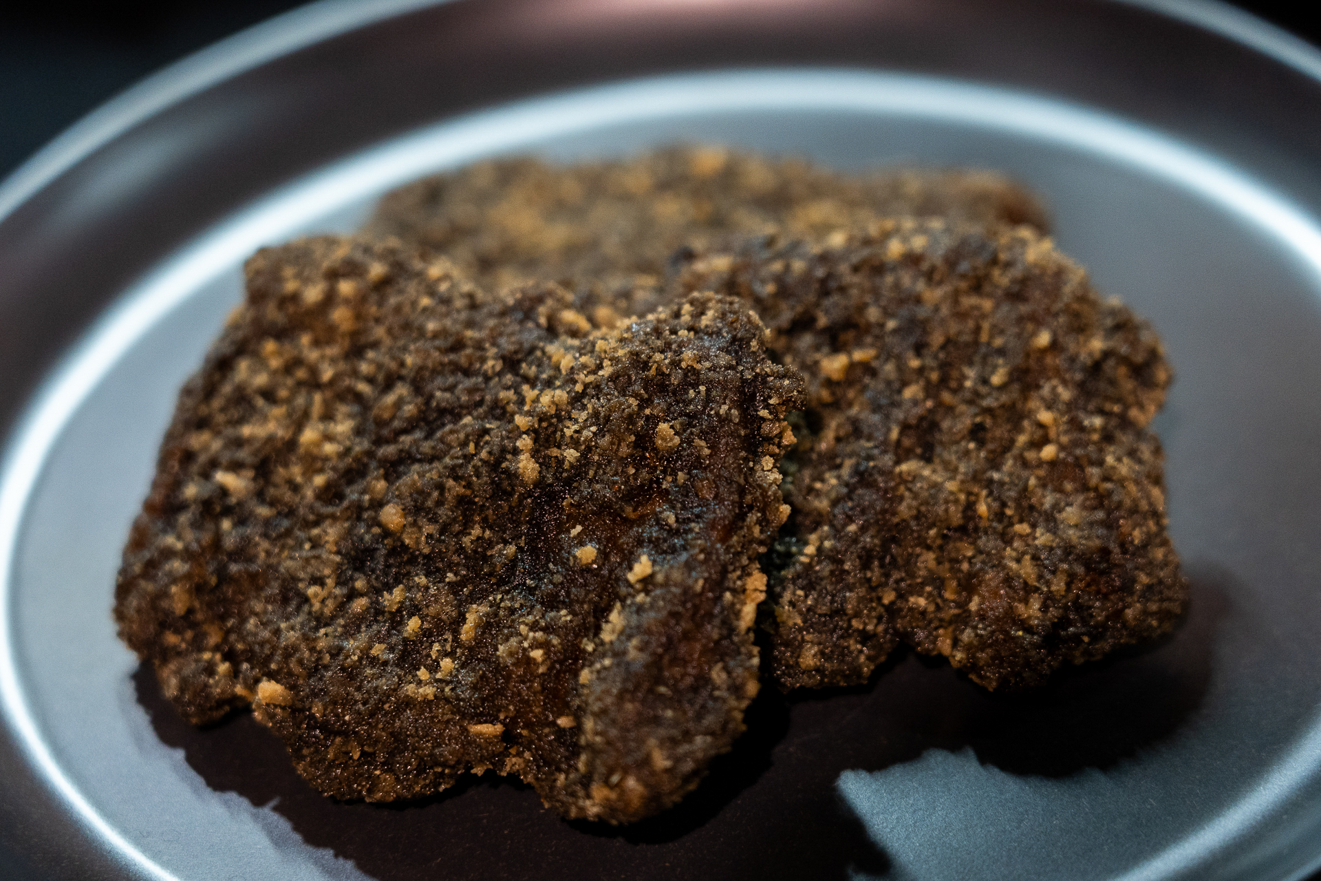 ザクチキ（漆黒のWペッパー）。衣はザクザク食感で肉はジューシー。黒胡椒風味がやみつきに