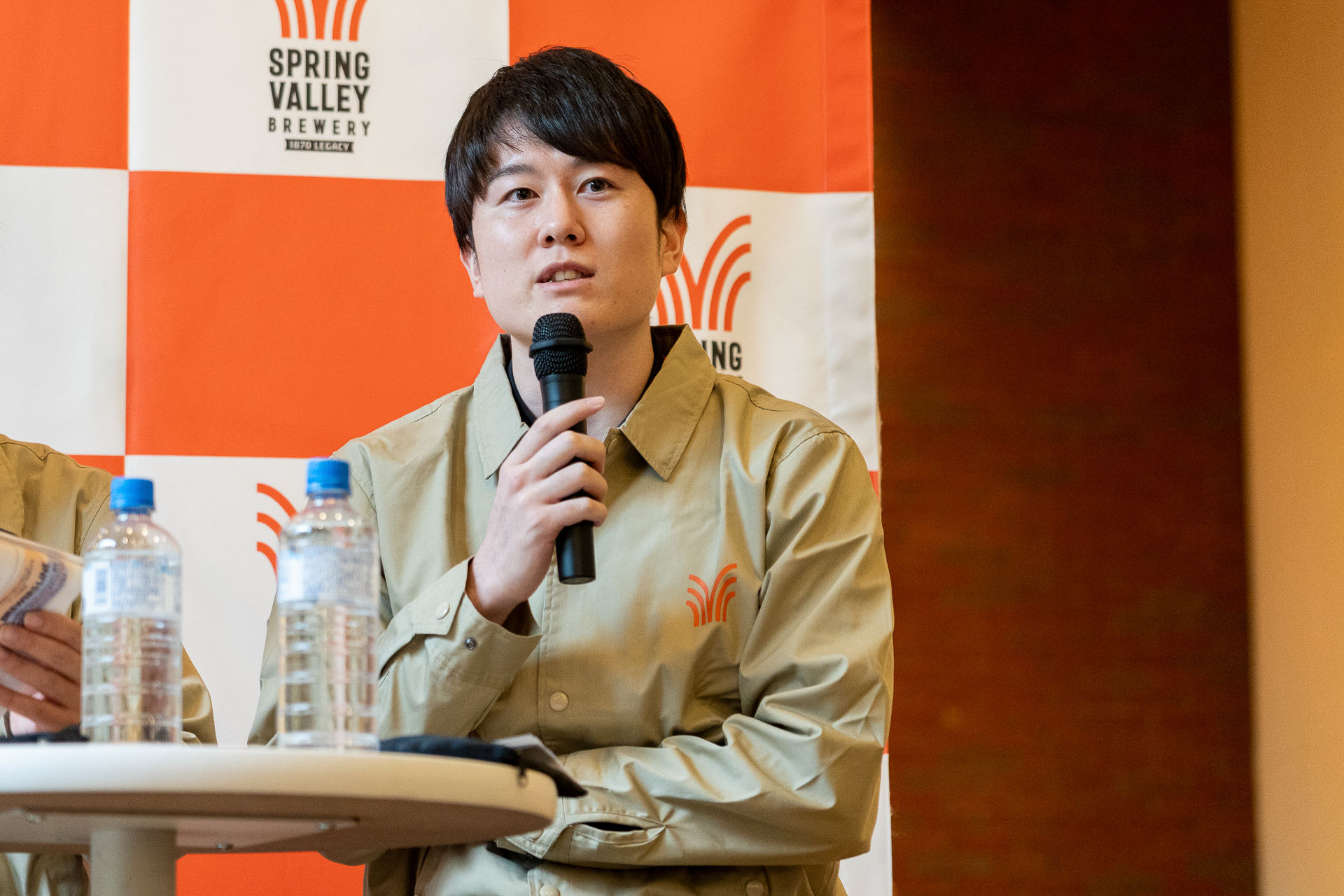 「新しいBREWERS LINEの幕開けを祝うようなイメージで作った」と紹介したマーケティング部商品開発研究所の亀岡峻作氏