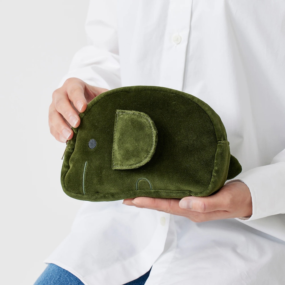 コメダ、即完売だった「ドムドムハンバーガー」コラボ福袋のグッズを