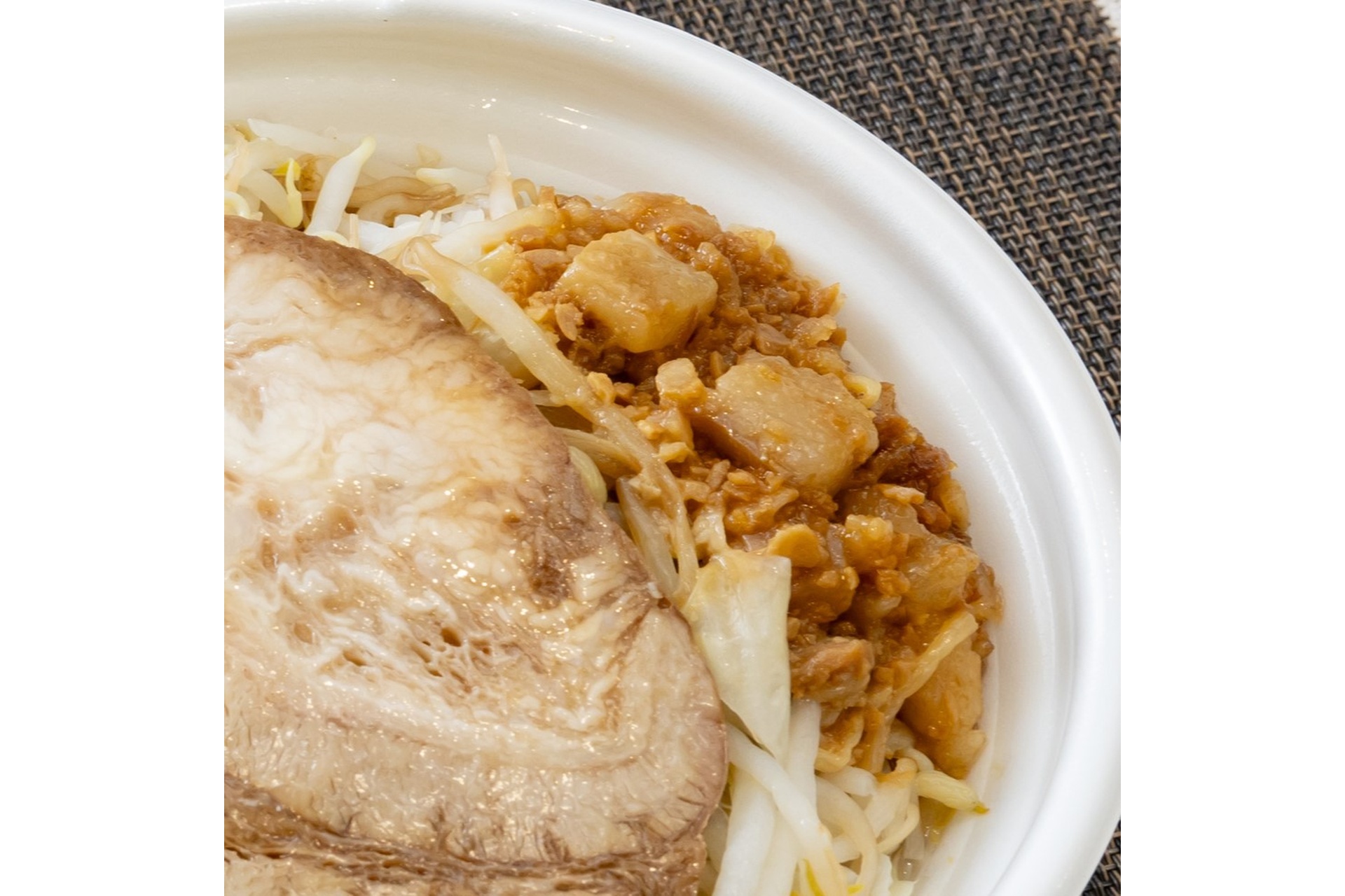 背脂にんにく1.5倍に増量