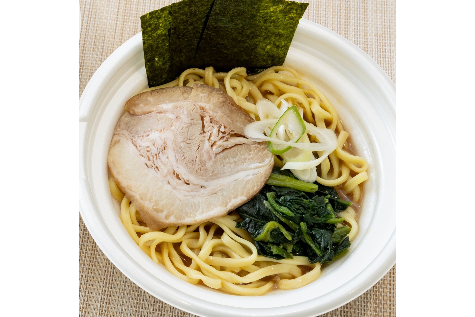 「逆切り麺（厚みのある中太麺）」を使用