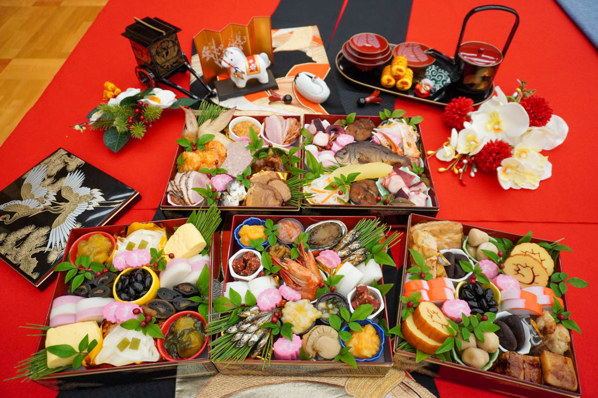 ローソンストア100「選べるおせち」