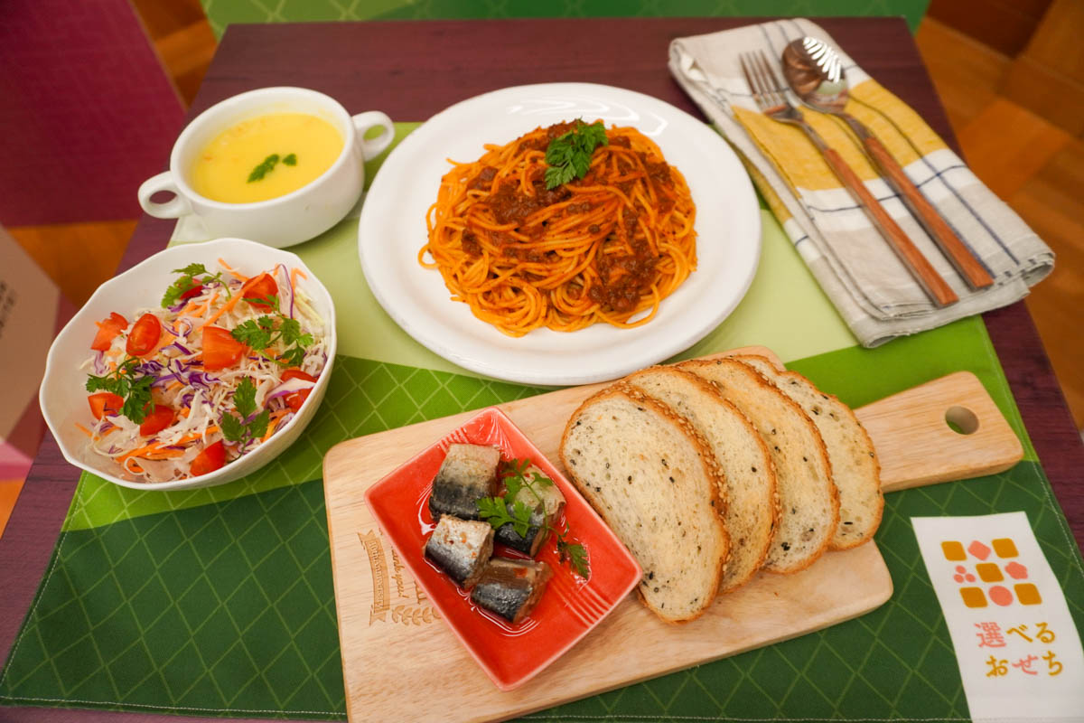 洋食に「オイルサーディン」を足すと正月にふさわしいちょっとリッチな食卓になる