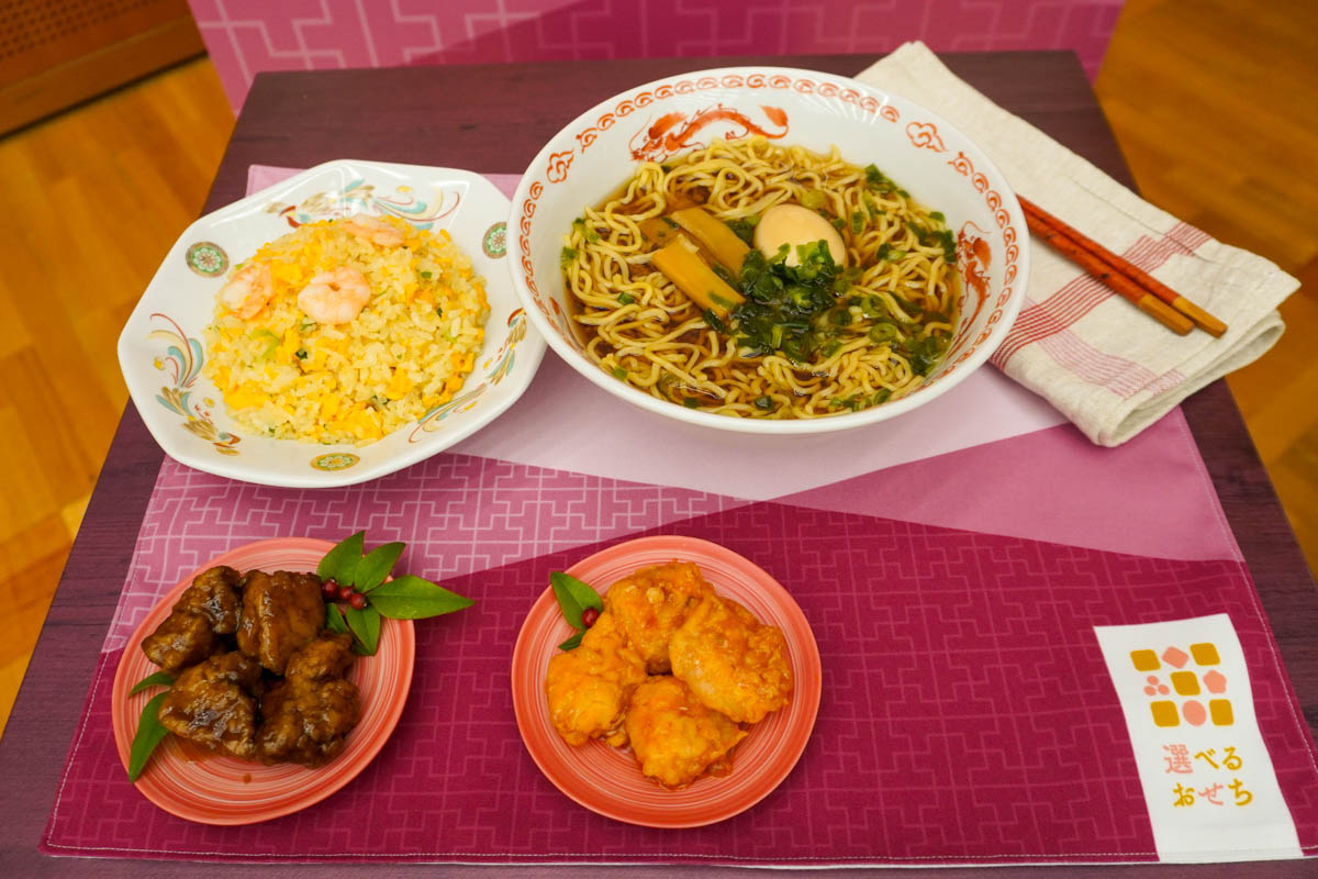 中華に「海老のチリソース煮」と「黒酢酢豚」を合わせると正月の豪華な食事に