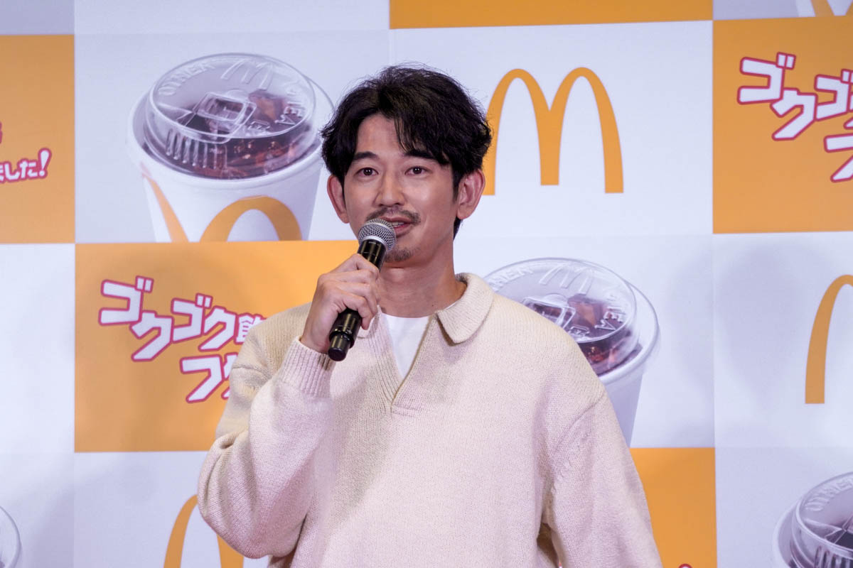 テレビCMに出演する永山瑛太さん