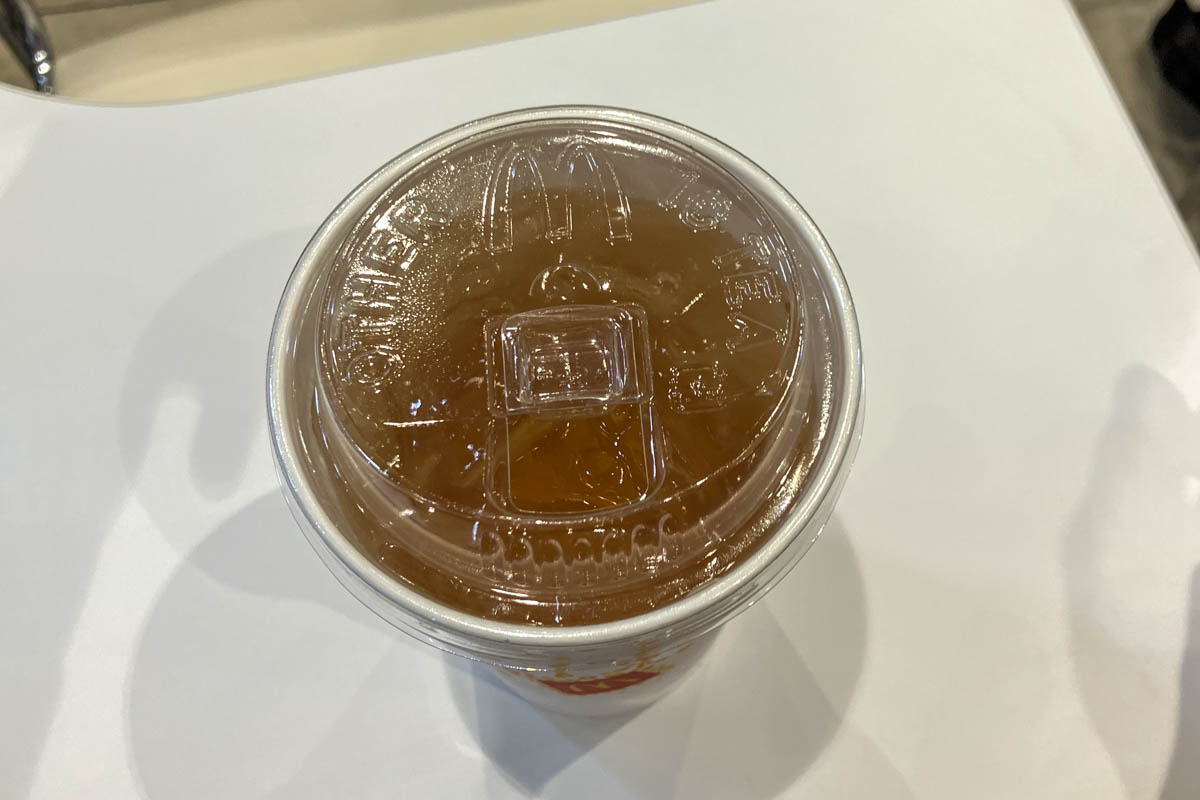 試飲で提供されたストローレスリッドを使ったドリンク