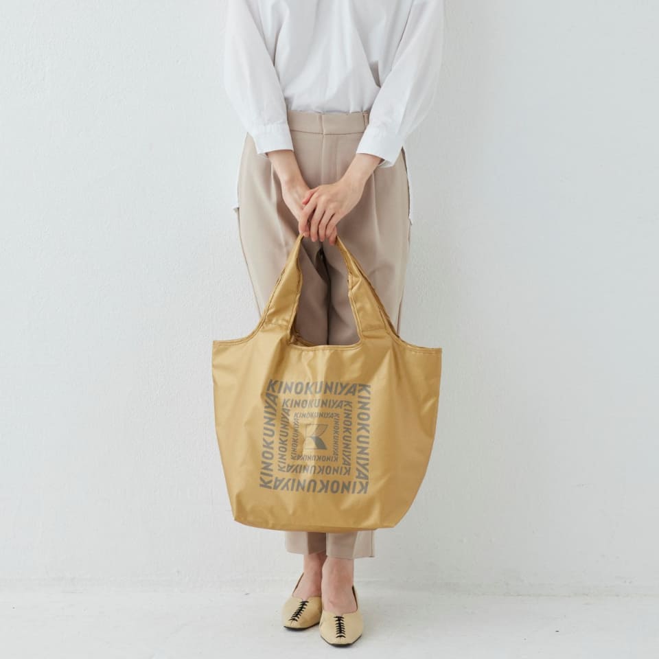 紀ノ国屋、まとまる保冷バッグに新色6種登場。コンパクトにできるゴム