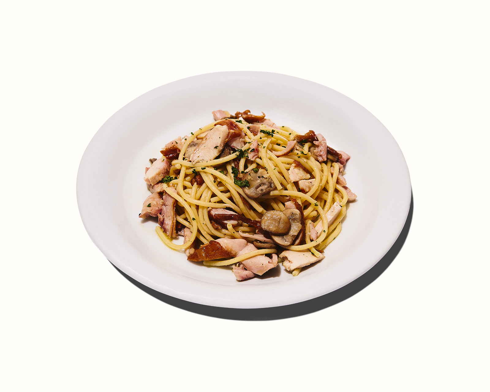 「香るスモークチキンときのこのペペロンチーノ」（1400円）