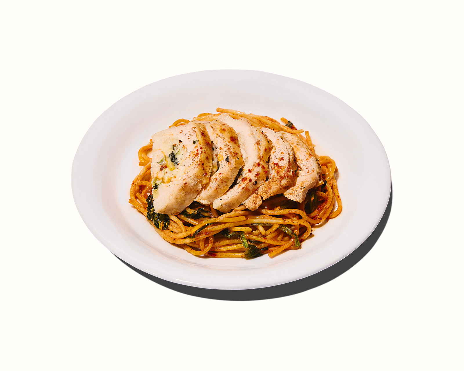 「五穀味鶏胸肉ローストを贅沢にのせた トマトクリームパスタ」（1400円）