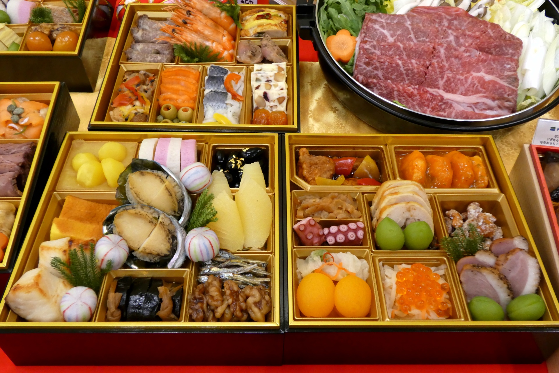 掛谷氏イチオシの「八百彦本店 おせち三段重（和洋中）」