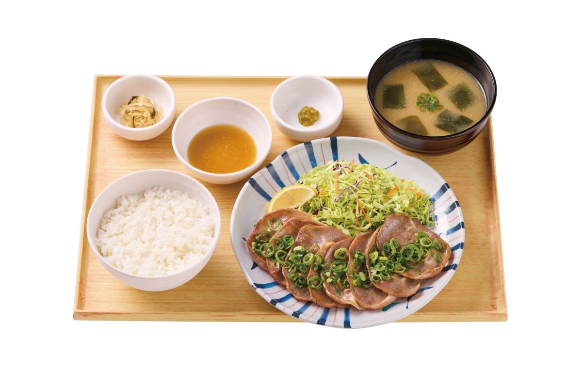 「ネギたっぷり豚タン定食」（1250円）