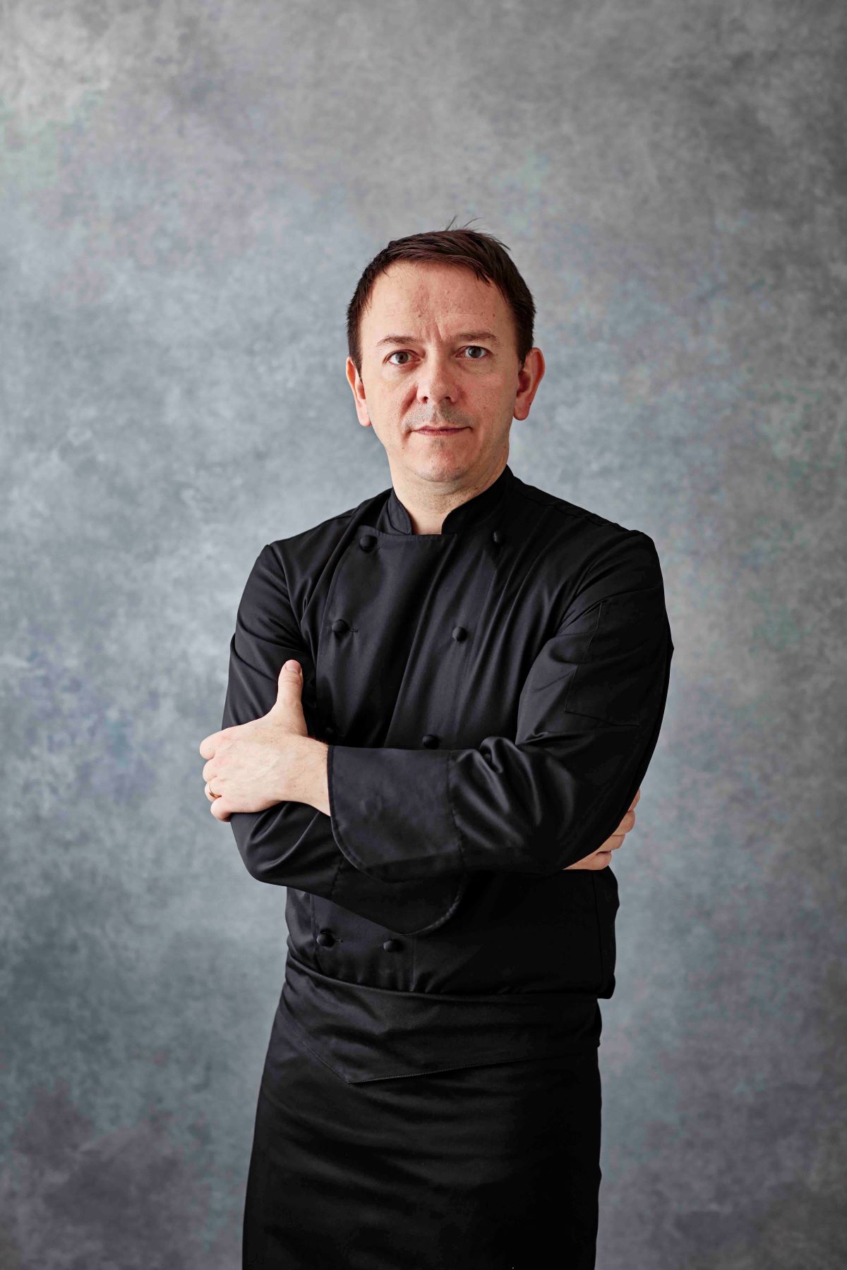 エグゼクティブシェフ・ショコラティエ/パティシエ ヤニック・シュヴォロー氏