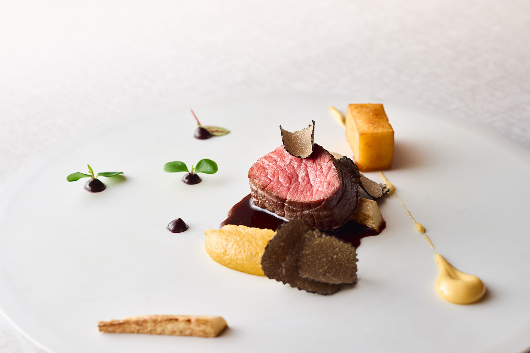 黒毛和牛ヒレのロティ/安納芋のピュレとモワルー/ソースペリグー