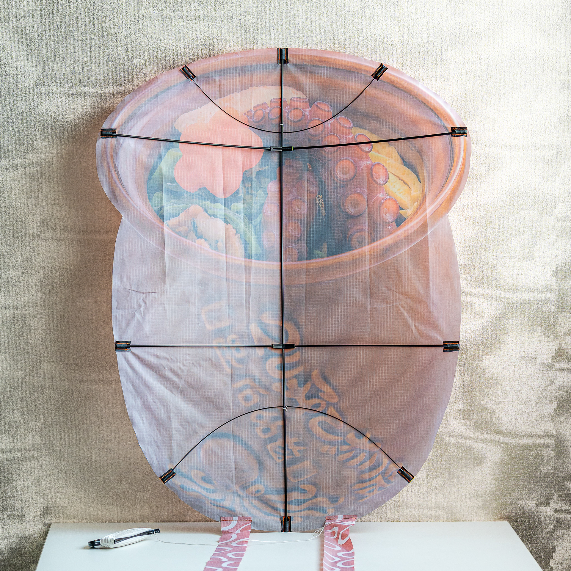 「ひっぱりだこ飯」を凧にデザイン