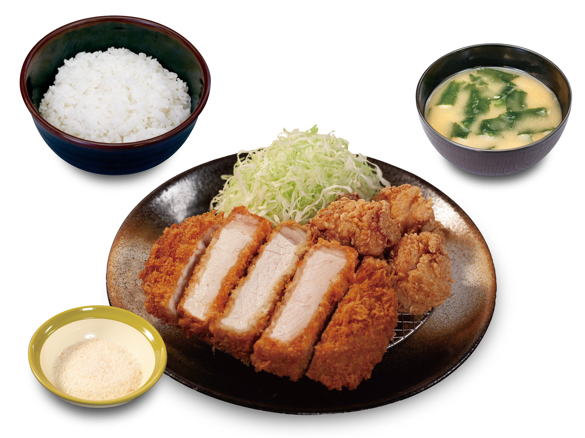 「国産雪国育ち厚切りロースかつ＆本格唐揚げ定食」（1350円）