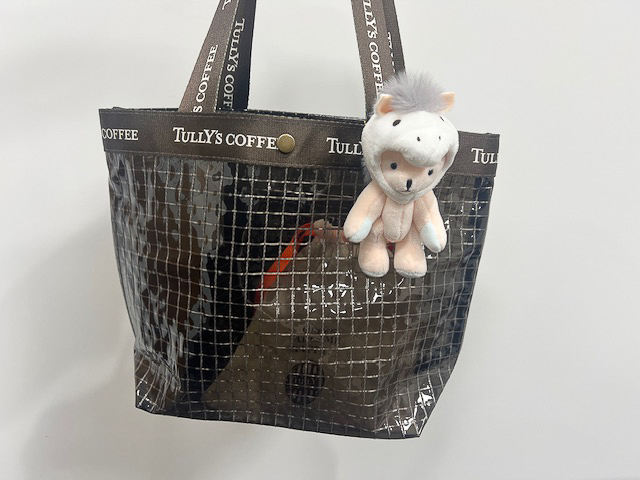 限定トートバッグに付けてみました