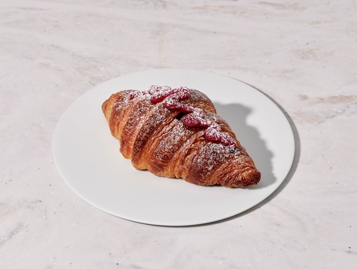 「コルネッティ ラズベリー チョコレート」（持ち帰り481円/店内利用490円）