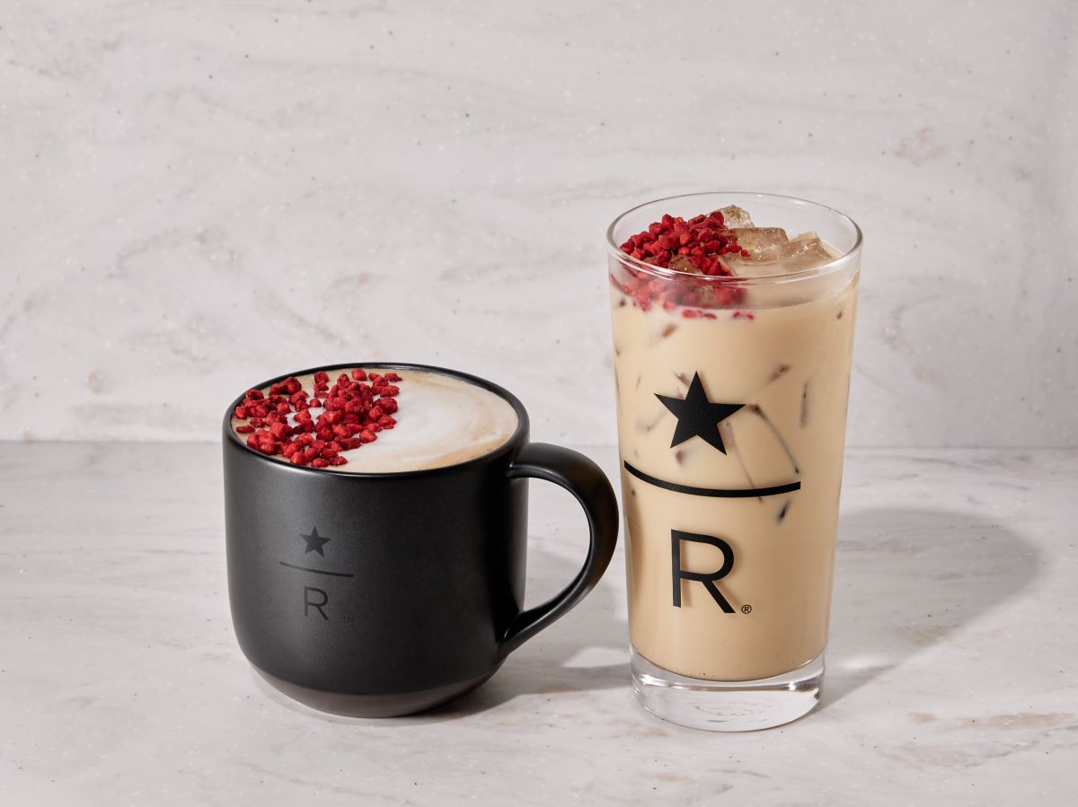 「ストロベリー ラベンダー ラテ（Hot/Iced）」（持ち帰り756円/店内利用770円・Tallサイズのみ）