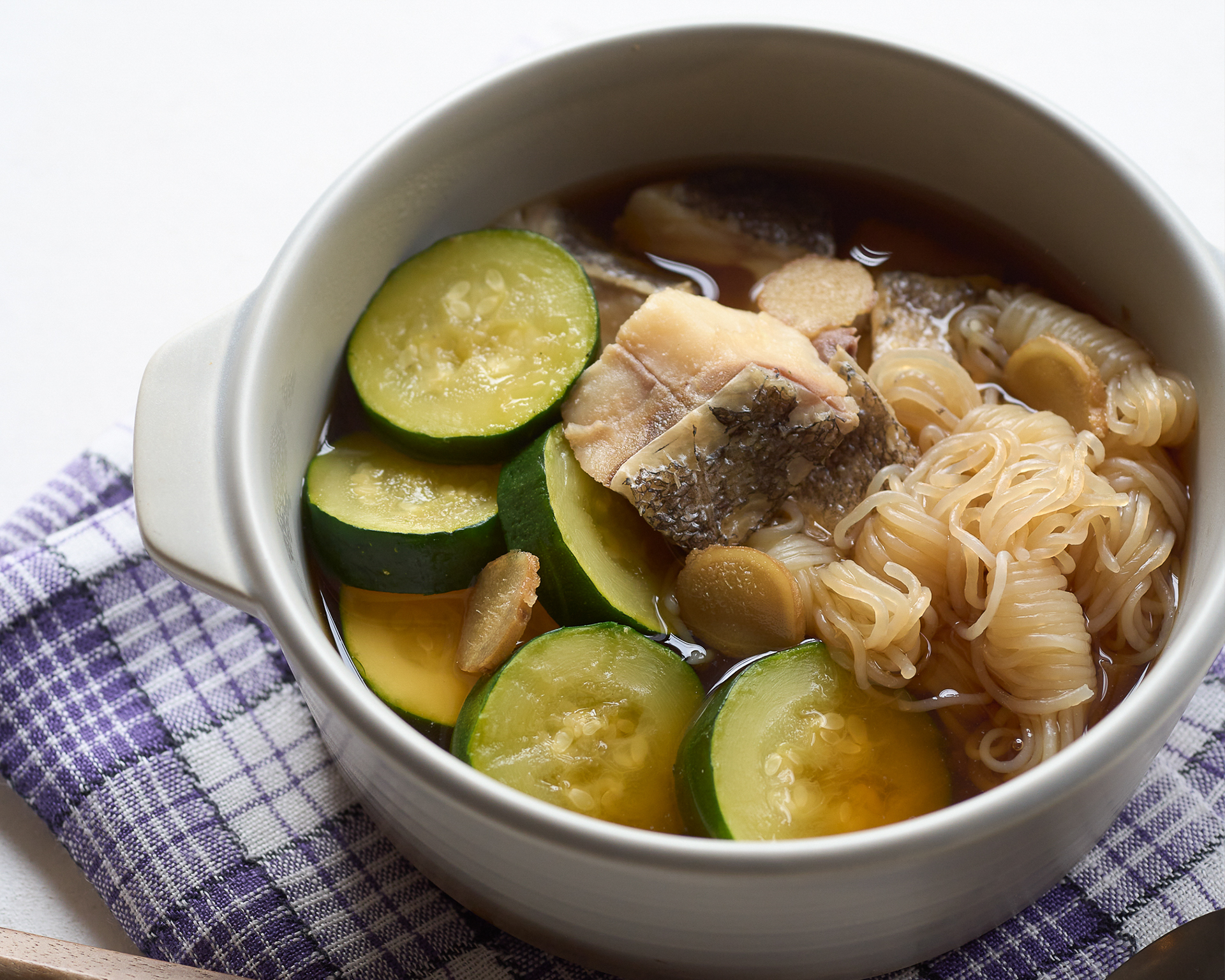 ［梅雨］痰湿による悪夢の多さやむくみ、疲れに「タラとズッキーニの鍋」