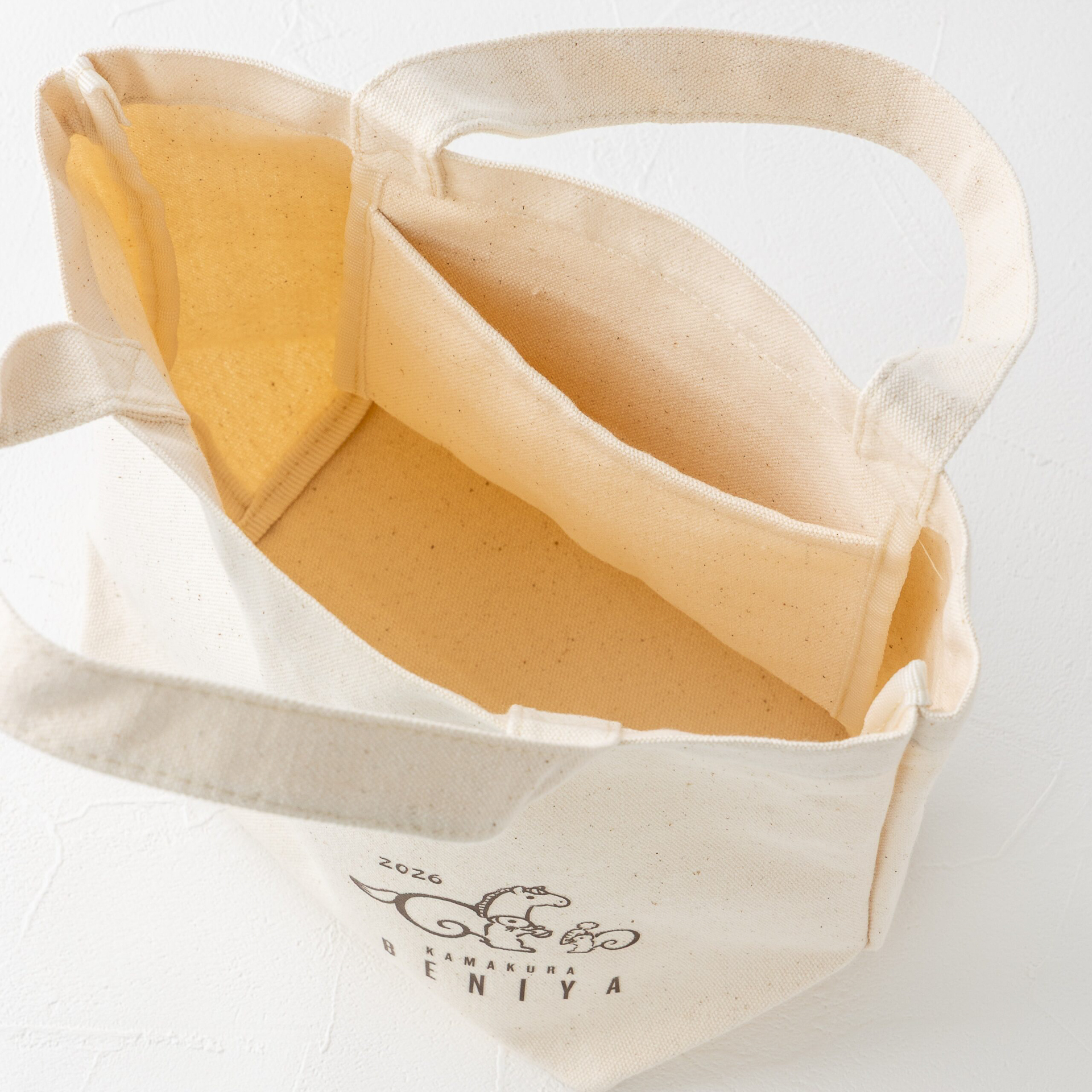 「うまリスくんランチトート」約300×120×220mm（幅×奥行き×高さ）