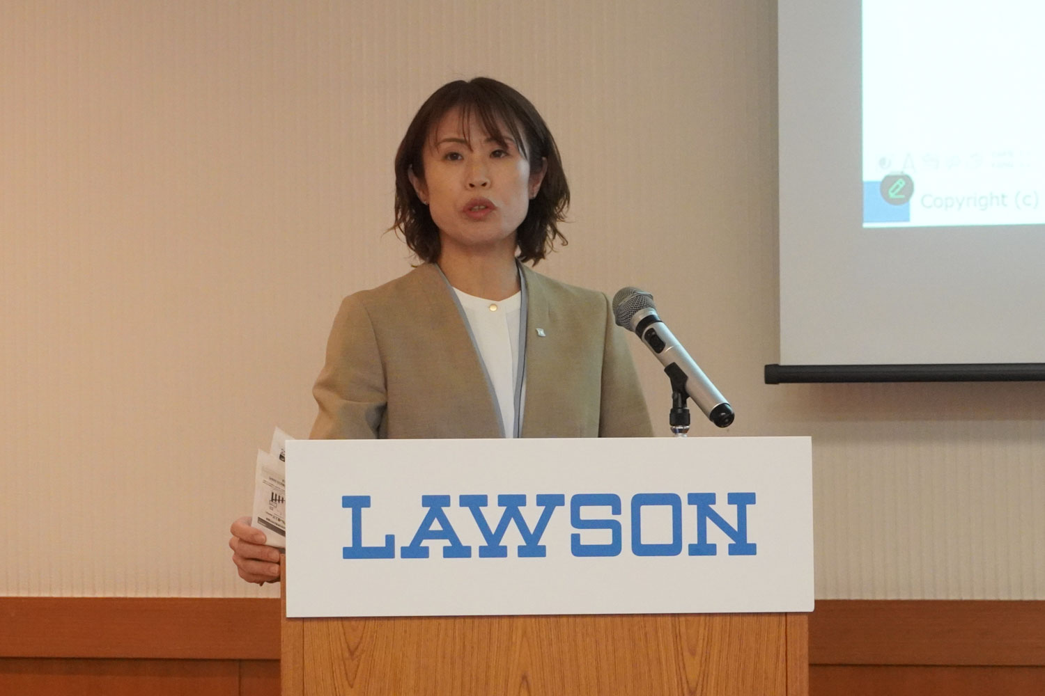 ローソン株式会社 商品本部 デイリー・FF部 シニアマーチャンダイザーの鈴江裕子氏