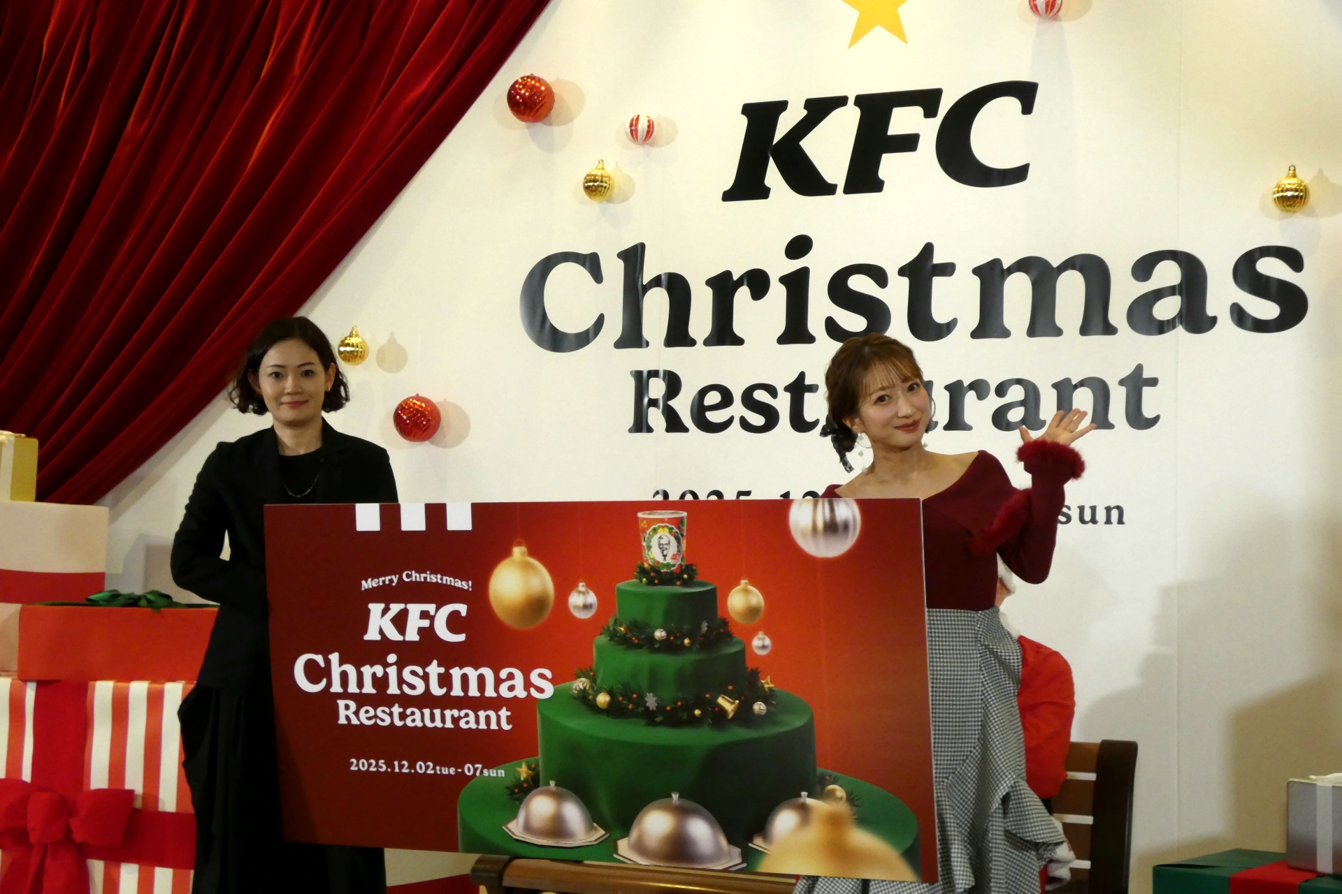 マーケティング本部 副本部長 兼 マーケティング部長の大江文氏（左）と辻希美（右）