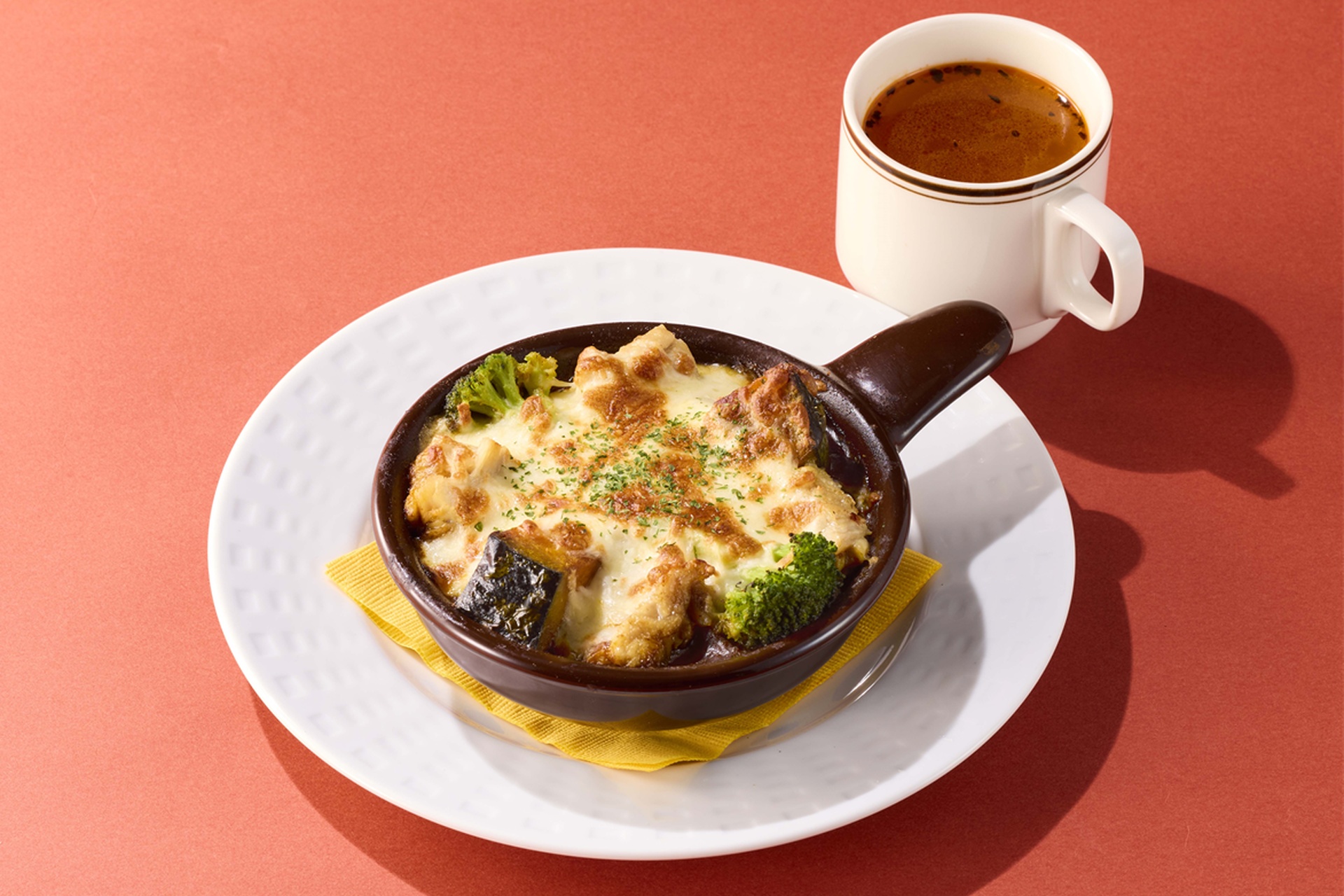 ごろごろチキンのチーズカレードリアランチ