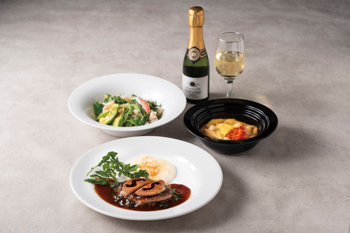 「牛フィレ肉とグラフォアのロッシーニ風 おすすめ3品セット」（4543円）