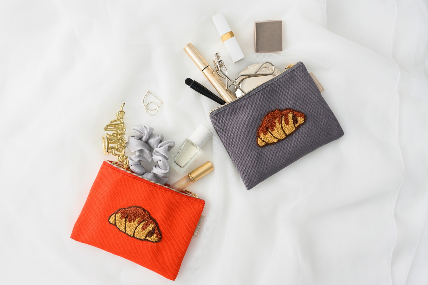 チョコクロ刺繍ポーチ