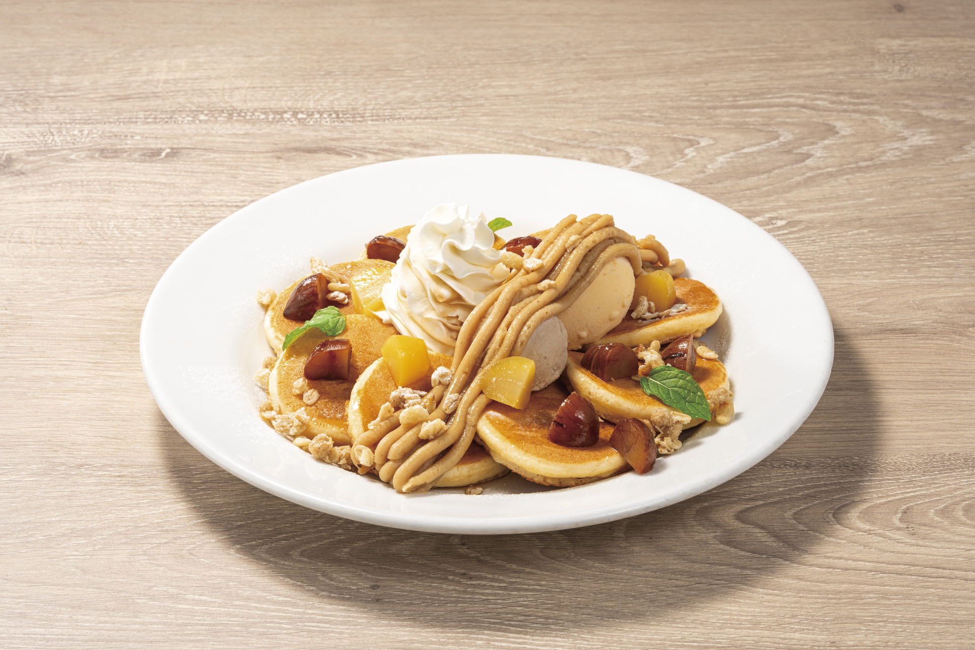 ガーデンパンケーキ～栗　通常（左）ハーフサイズ（右）