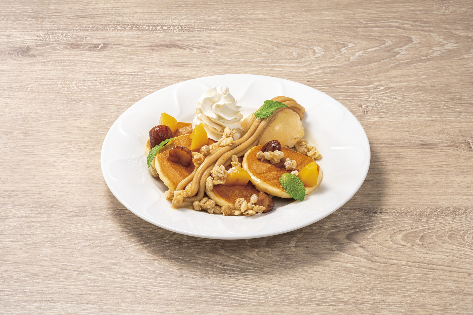 ガーデンパンケーキ～栗　通常（左）ハーフサイズ（右）